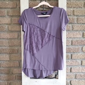 Casual Vera Wang Tee in a medium purple, size M